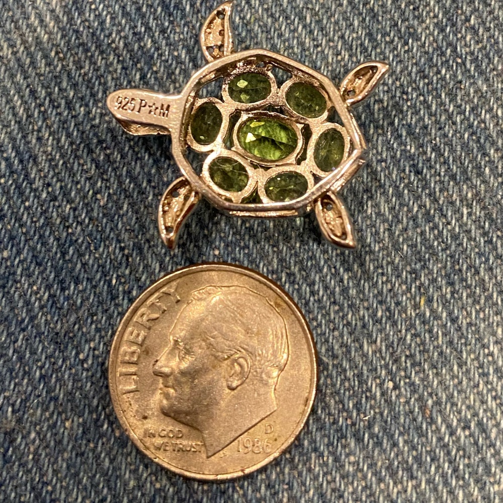 Green Gemstone Turtle Pedant - Picture 2 of 3